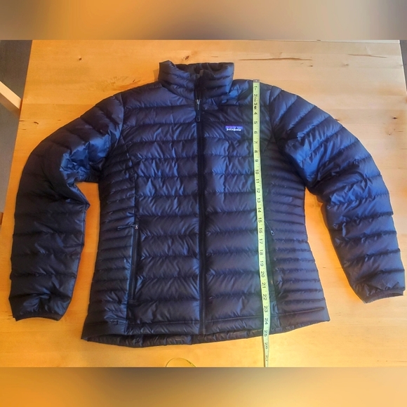 Patagonia womens short down jacket, medium - Picture 1 of 6